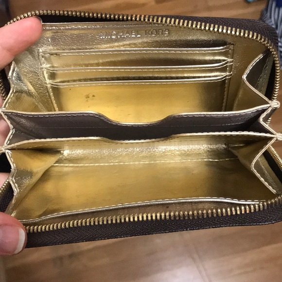 Micheal Kors Wallet - Picture 2 of 3